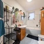 Quiet With Free Parking & Balcony דירה פראג