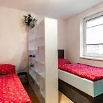 Quiet With Free Parking & Balcony דירה
