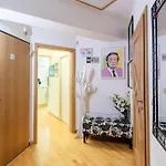 Quiet With Free Parking & Balcony דירה פראג