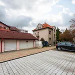 Quiet With Free Parking & Balcony דירה *