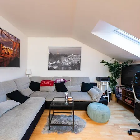 Quiet With Free Parking & Balcony דירה