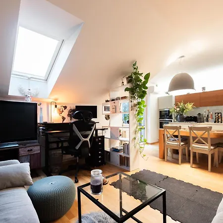 Quiet With Free Parking & Balcony דירה פראג