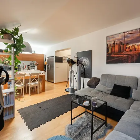 דירה Quiet With Free Parking & Balcony