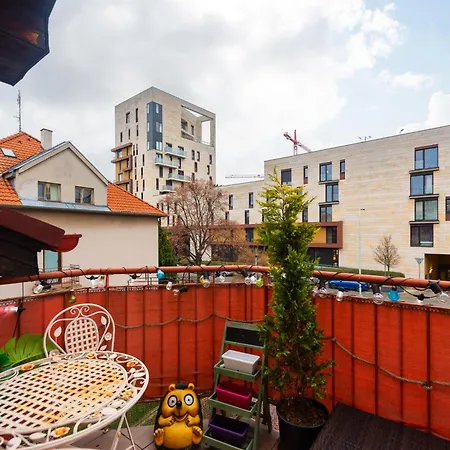 Quiet With Free Parking & Balcony * פראג