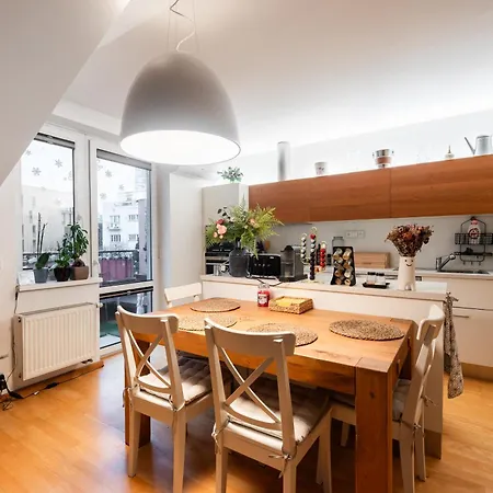 דירה Quiet With Free Parking & Balcony *