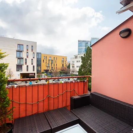 Quiet With Free Parking & Balcony דירה פראג