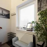 Quiet With Free Parking & Balcony 公寓