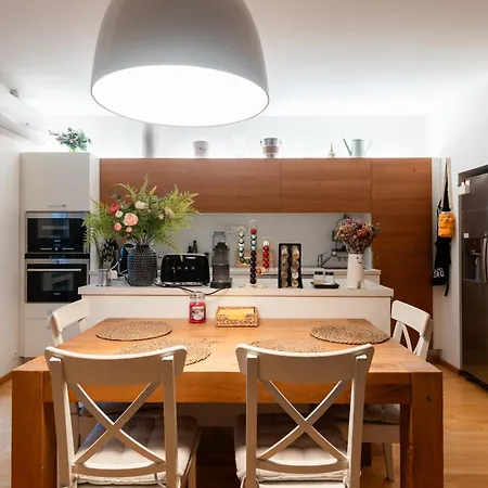 Apartamento Quiet With Free Parking & Balcony Praga
