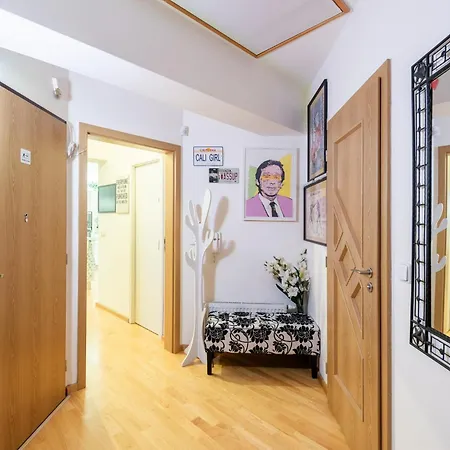 Quiet With Free Parking & Balcony Lejlighed Prag