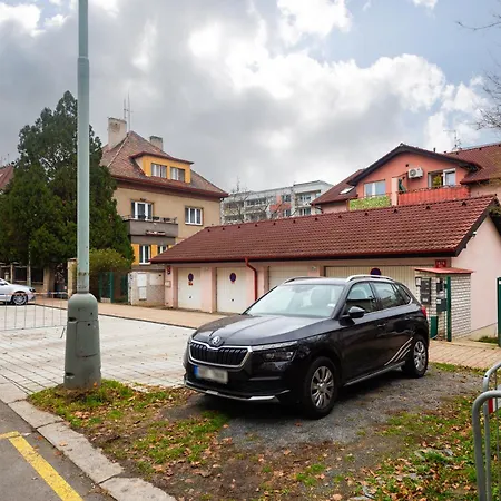 Apartamento Quiet With Free Parking & Balcony *