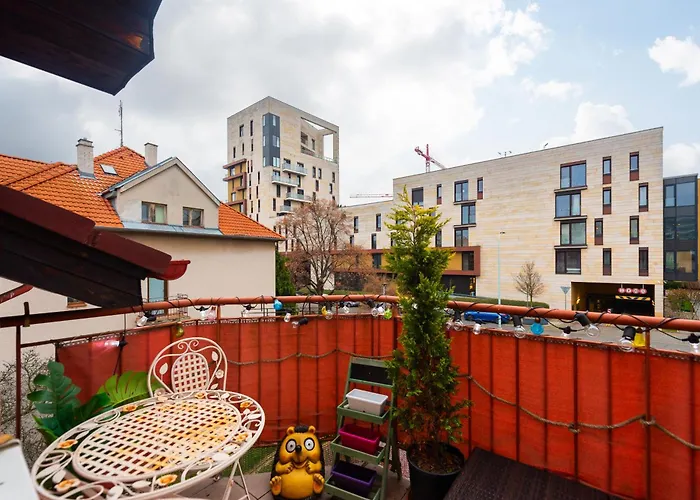 Quiet With Free Parking & Balcony * 布拉格