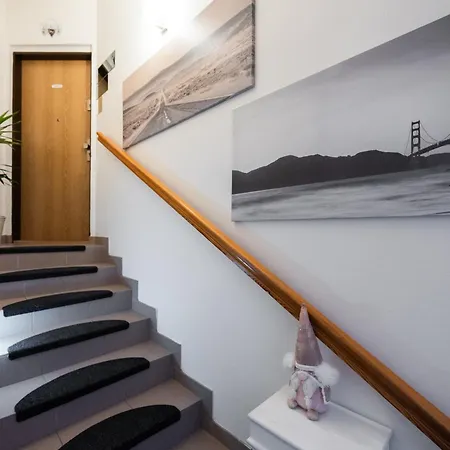 Quiet With Free Parking & Balcony