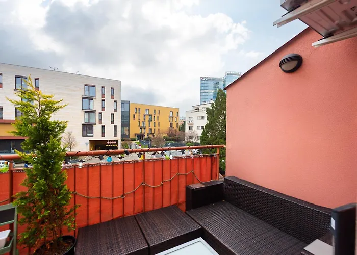 Quiet With Free Parking & Balcony Διαμέρισμα Πράγα