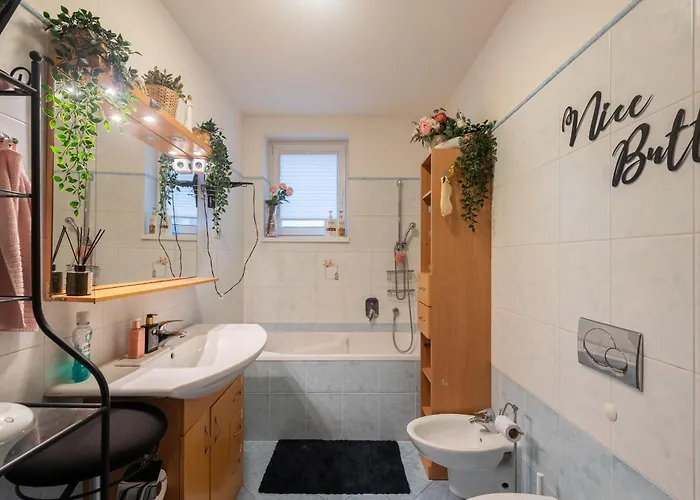 Quiet With Free Parking & Balcony *