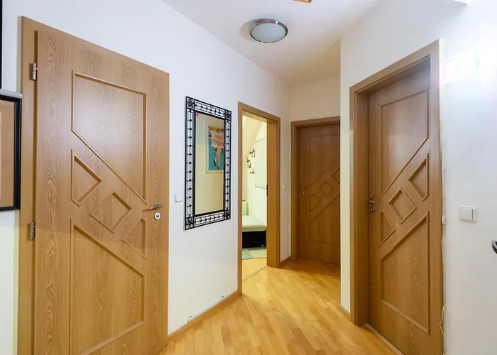 Quiet With Free Parking & Balcony