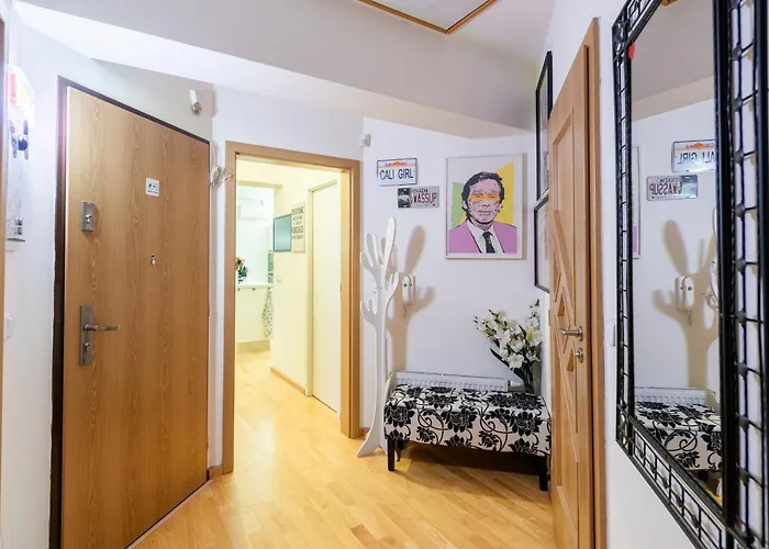 Quiet With Free Parking & Balcony Διαμέρισμα Πράγα