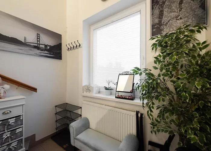 Quiet With Free Parking & Balcony Διαμέρισμα