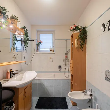 Quiet With Free Parking & Balcony *