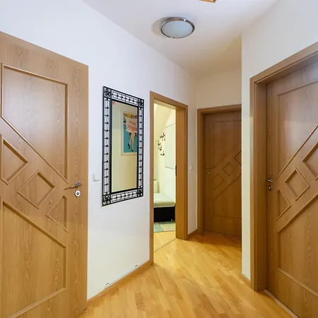 Quiet With Free Parking & Balcony