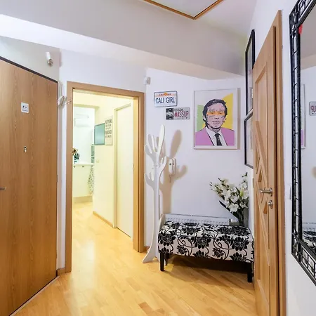 Quiet With Free Parking & Balcony شقة براغ
