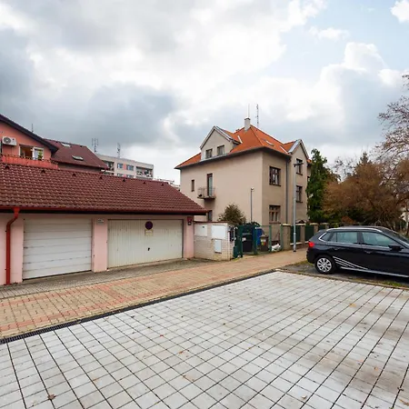 Quiet With Free Parking & Balcony شقة *
