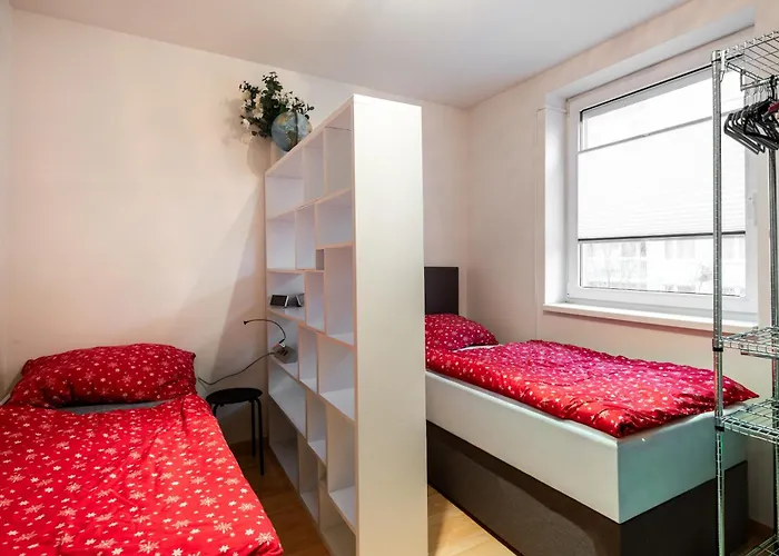 Quiet With Free Parking & Balcony Apartment