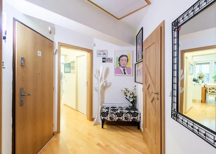 Quiet With Free Parking & Balcony Apartment Prag